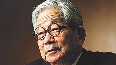 ノーベル文学賞の大江健三郎さん死去 88歳 | 朝日ウイークリーデジタル