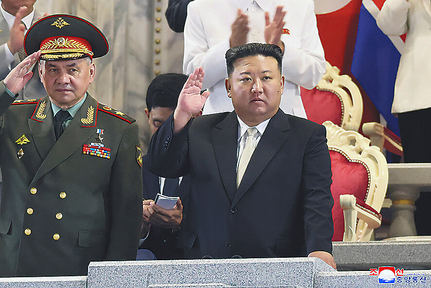 金正恩総書記、ロシアのショイグ国防相にミサイルなど披露 朝鮮戦争