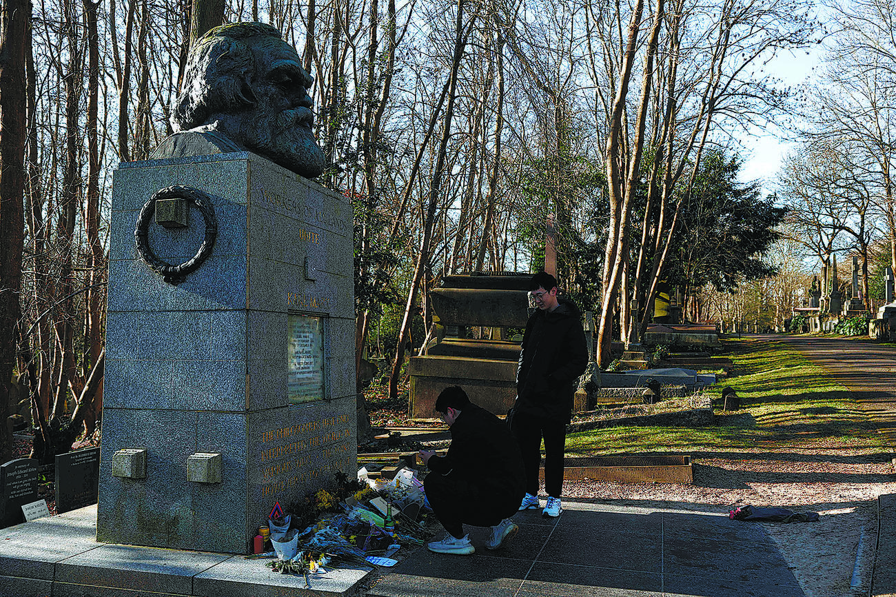 カール・マルクスが埋葬されたロンドンの墓地、深刻なスペース問題に