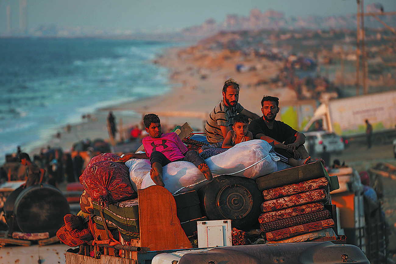 Israeli military begins ground offensive in Gaza City as Palestinians flee