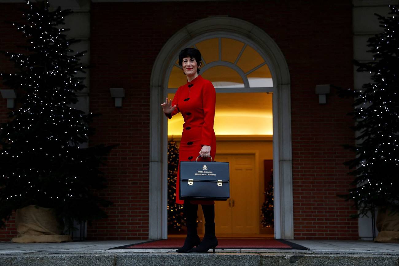 Spain to grant around half a million undocumented migrants legal status