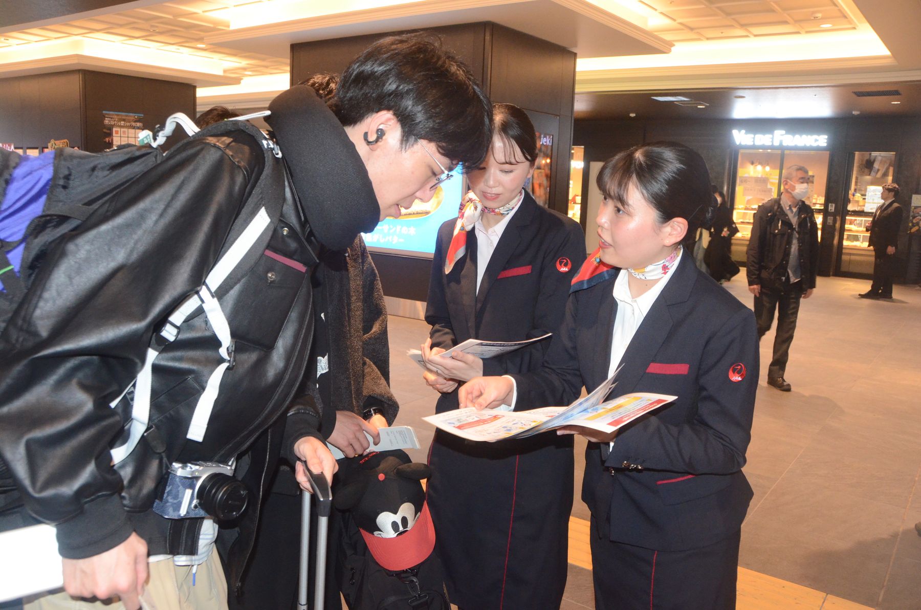 【やさしい英語】モバイルバッテリーの機内持ち込み制限へ　最大2個まで