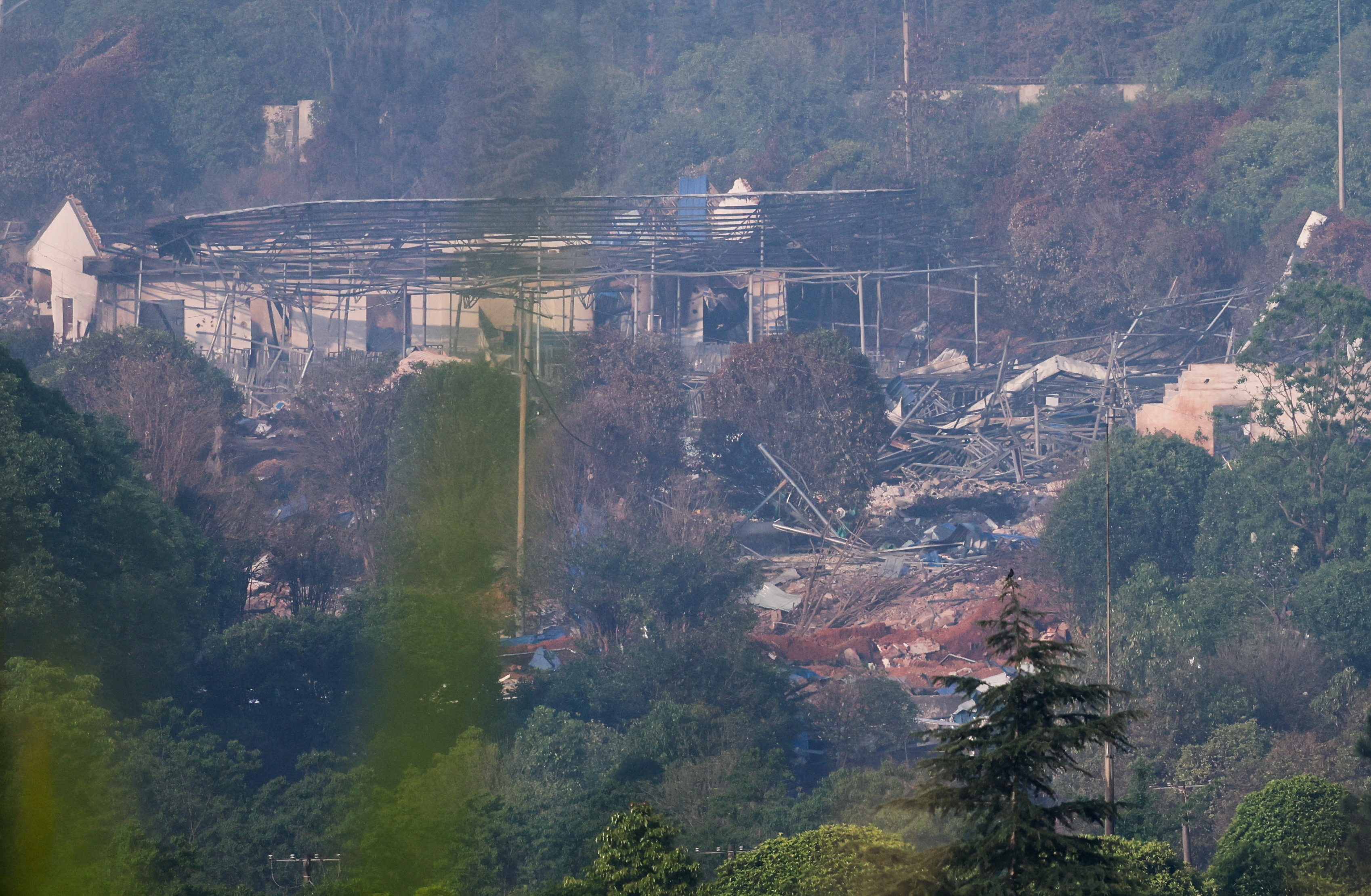 中国の花火工場で大規模爆発、26人死亡