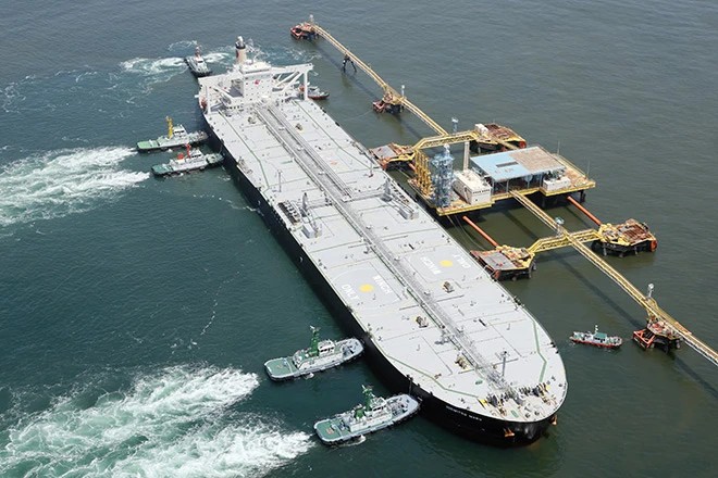 ホルムズ海峡通過の日本籍タンカー名古屋入港