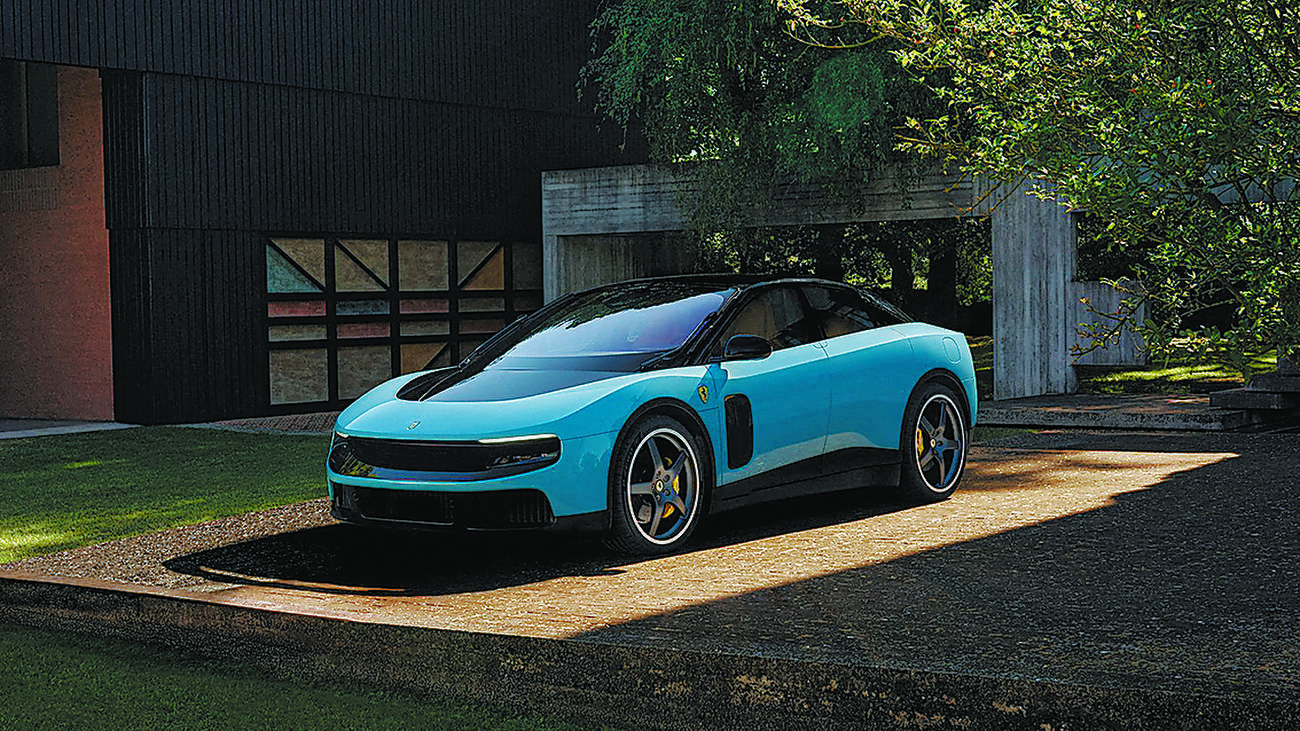 フェラーリ、初の完全ＥＶ「ルーチェ」発表　４ドアセダンのデザインに批判も