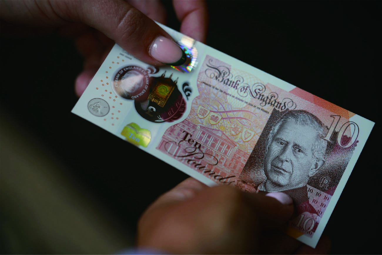 チャールズ英国王の肖像入り紙幣、流通始まる 朝日ウイークリーデジタル(Asahi Weekly DIGITAL)日本語解説付きで読めて