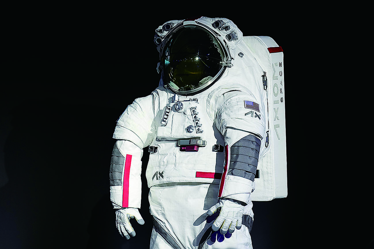 プラダとアクシオム・スペースが新しい宇宙服を製作 | 朝日 