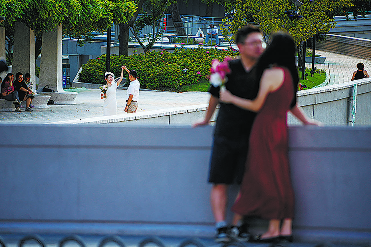 University tells students to ‘fall in love’