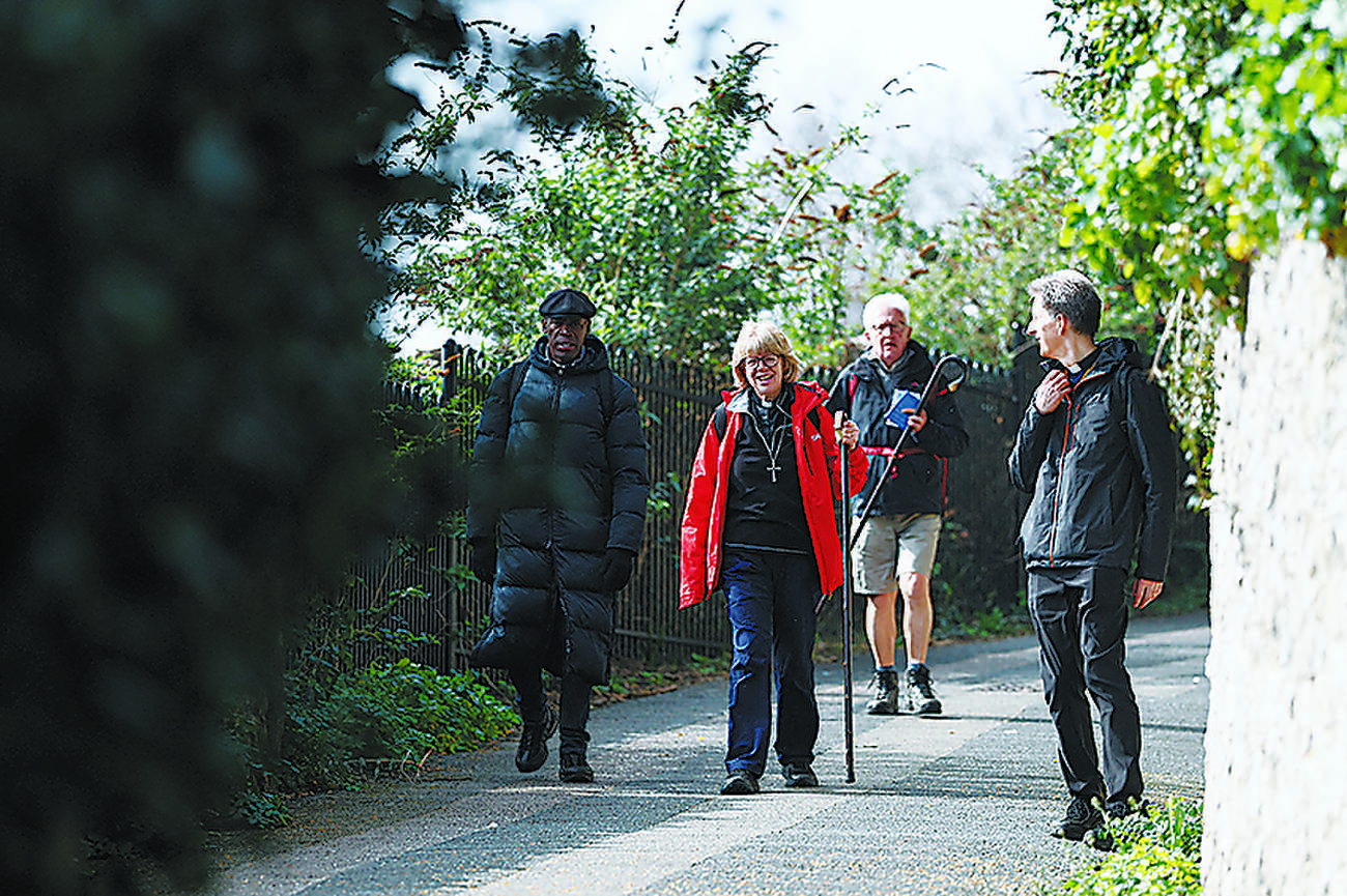 英国国教会初の女性トップ、徒歩で巡礼の旅