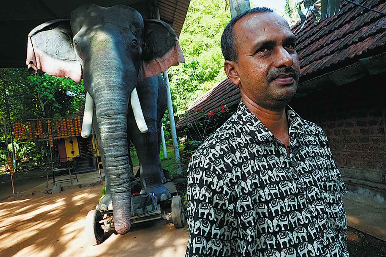 Robot elephants spur controversy in temples
