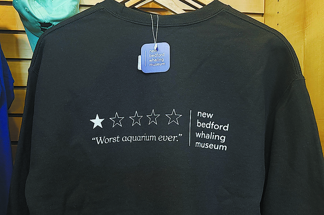 博物館が「史上最低の水族館」Ｔシャツを宣伝
