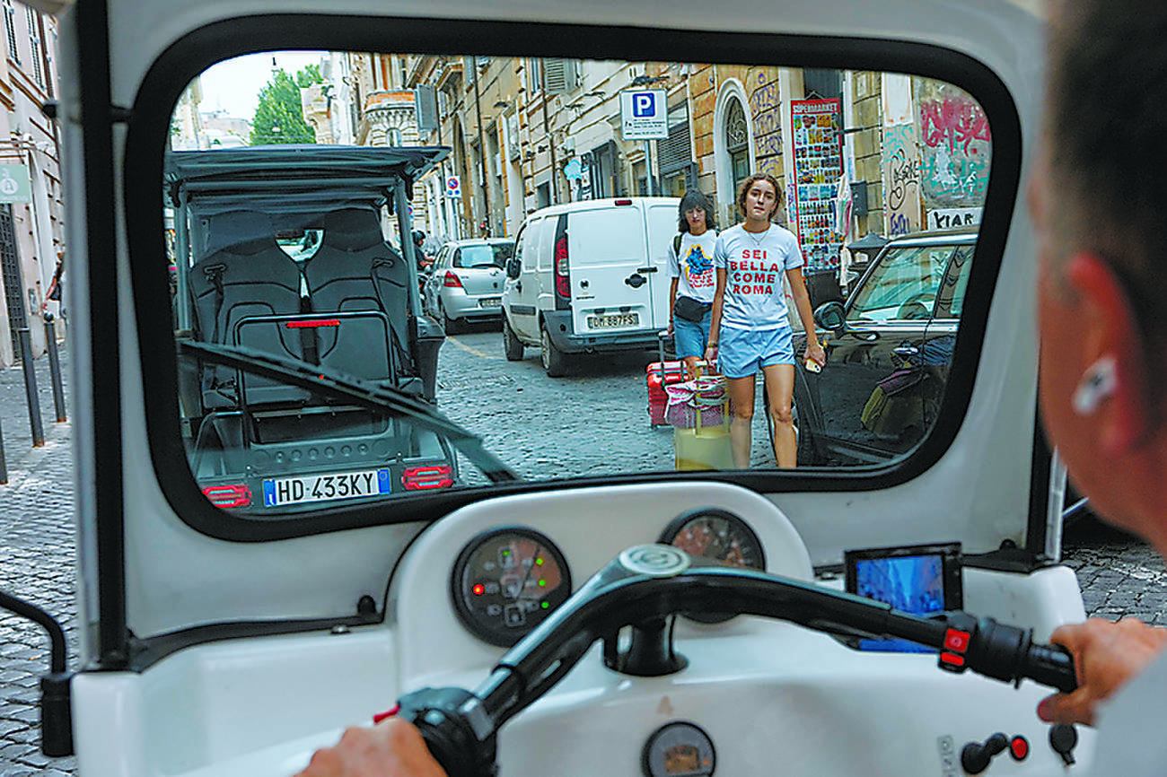 Rome battles ‘invasion’ of tourist golf carts
